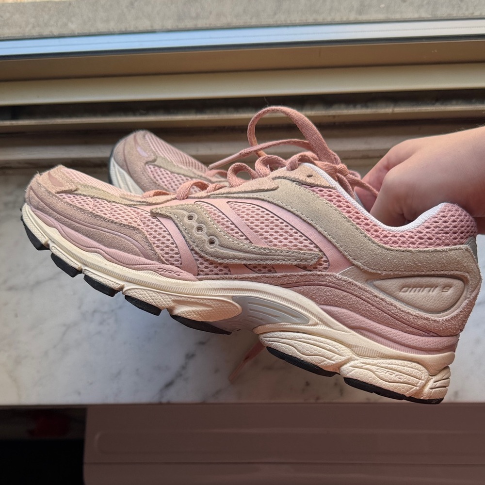 Saucony Women's Pink Mesh & Suede Runner